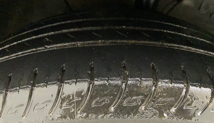 2022 KIA CARENS LUXURY PLUS 1.4 PETROL 7 STR, Petrol, Manual, 20,230 km, Left Front Tyre Tread