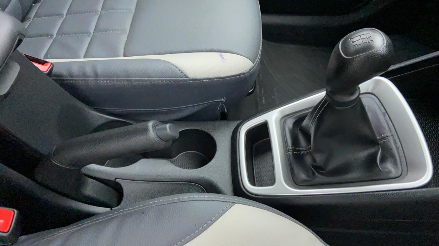 2020 Hyundai VENUE S MT 1.2 KAPPA, Petrol, Manual, 878 km, Gear Lever
