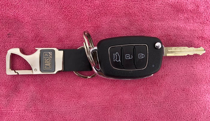 2020 Hyundai VENUE S MT 1.2 KAPPA, Petrol, Manual, 878 km, Key Close-up
