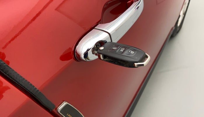 2018 Tata Tiago XZA PETROL, Petrol, Automatic, 28,465 km, Lock system - Dork lock functional only from remote key