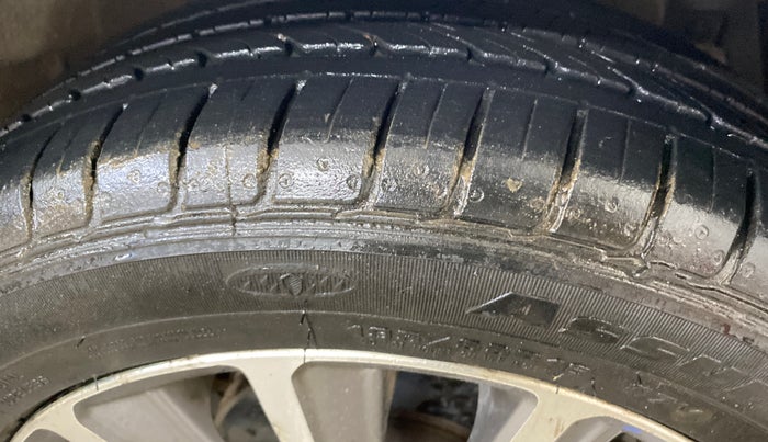 2018 Maruti Ciaz ALPHA  AT 1.5 SHVS PETROL, Petrol, Automatic, 44,267 km, Right Front Tyre Tread