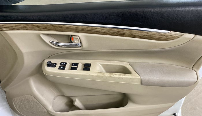2018 Maruti Ciaz ALPHA  AT 1.5 SHVS PETROL, Petrol, Automatic, 44,267 km, Driver Side Door Panels Control