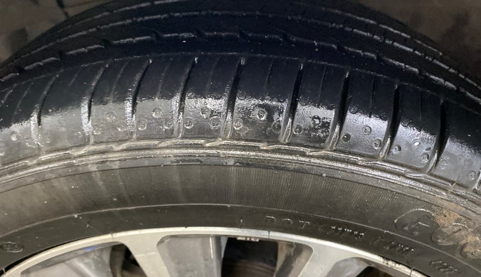 2018 Maruti Ciaz ALPHA  AT 1.5 SHVS PETROL, Petrol, Automatic, 44,267 km, Left Front Tyre Tread