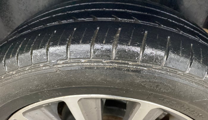 2018 Maruti Ciaz ALPHA  AT 1.5 SHVS PETROL, Petrol, Automatic, 44,267 km, Left Rear Tyre Tread