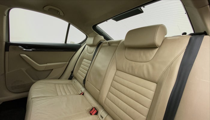 2015 Skoda Octavia ELEGANCE 1.8 TSI AT, Petrol, Automatic, 81,801 km, Right Side Rear Door Cabin