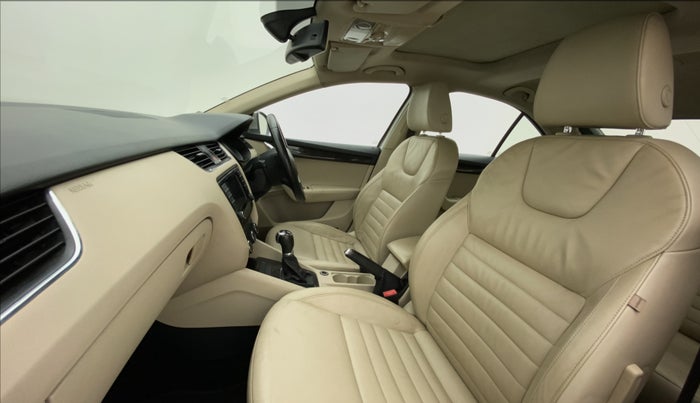 2015 Skoda Octavia ELEGANCE 1.8 TSI AT, Petrol, Automatic, 81,801 km, Right Side Front Door Cabin