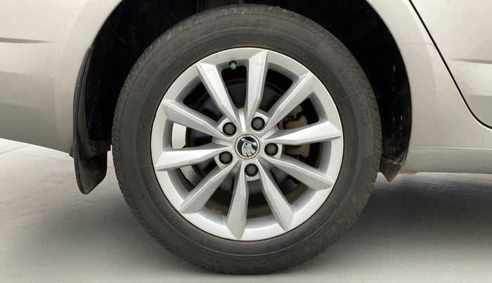 2015 Skoda Octavia ELEGANCE 1.8 TSI AT, Petrol, Automatic, 81,801 km, Right Rear Wheel