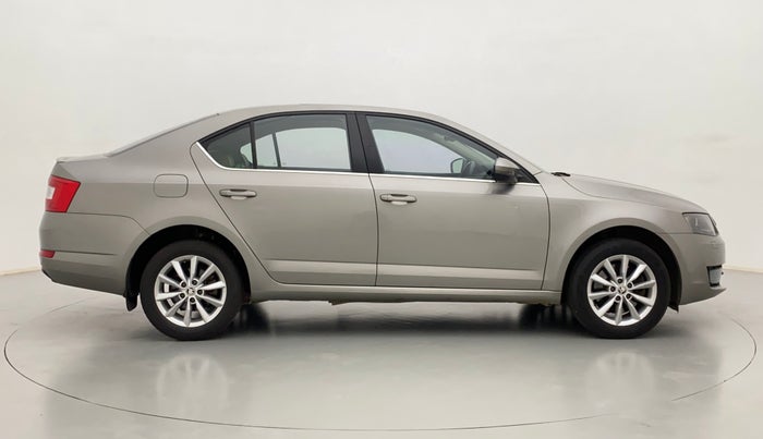 2015 Skoda Octavia ELEGANCE 1.8 TSI AT, Petrol, Automatic, 81,801 km, Right Side View