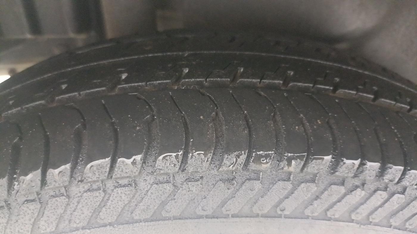 2016 Maruti Swift Dzire VXI, Petrol, Manual, 34,534 km, Right Rear Tyre Tread