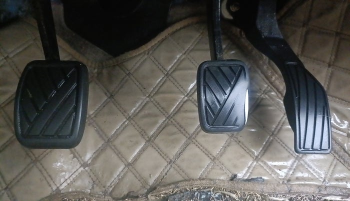 2016 Maruti Swift Dzire VXI, Petrol, Manual, 34,534 km, Pedals