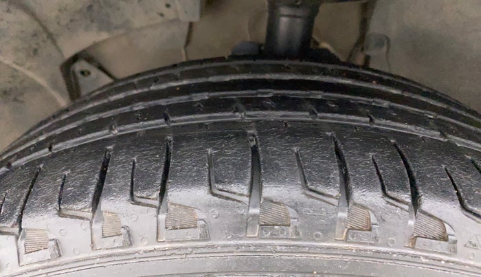 2016 Nissan Terrano XL D PLUS, Diesel, Manual, 79,645 km, Left Front Tyre Tread