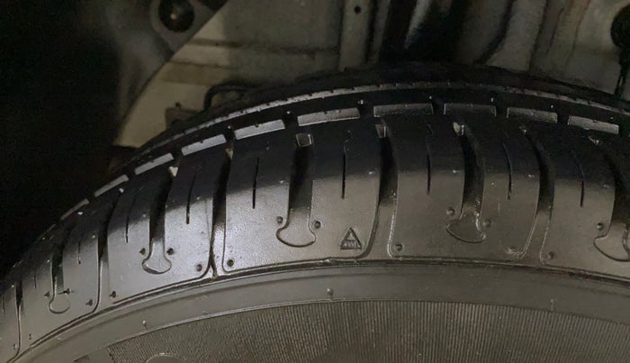 2019 Hyundai Elite i20 MAGNA PLUS 1.2, Petrol, Manual, 9,816 km, Right Rear Tyre Tread