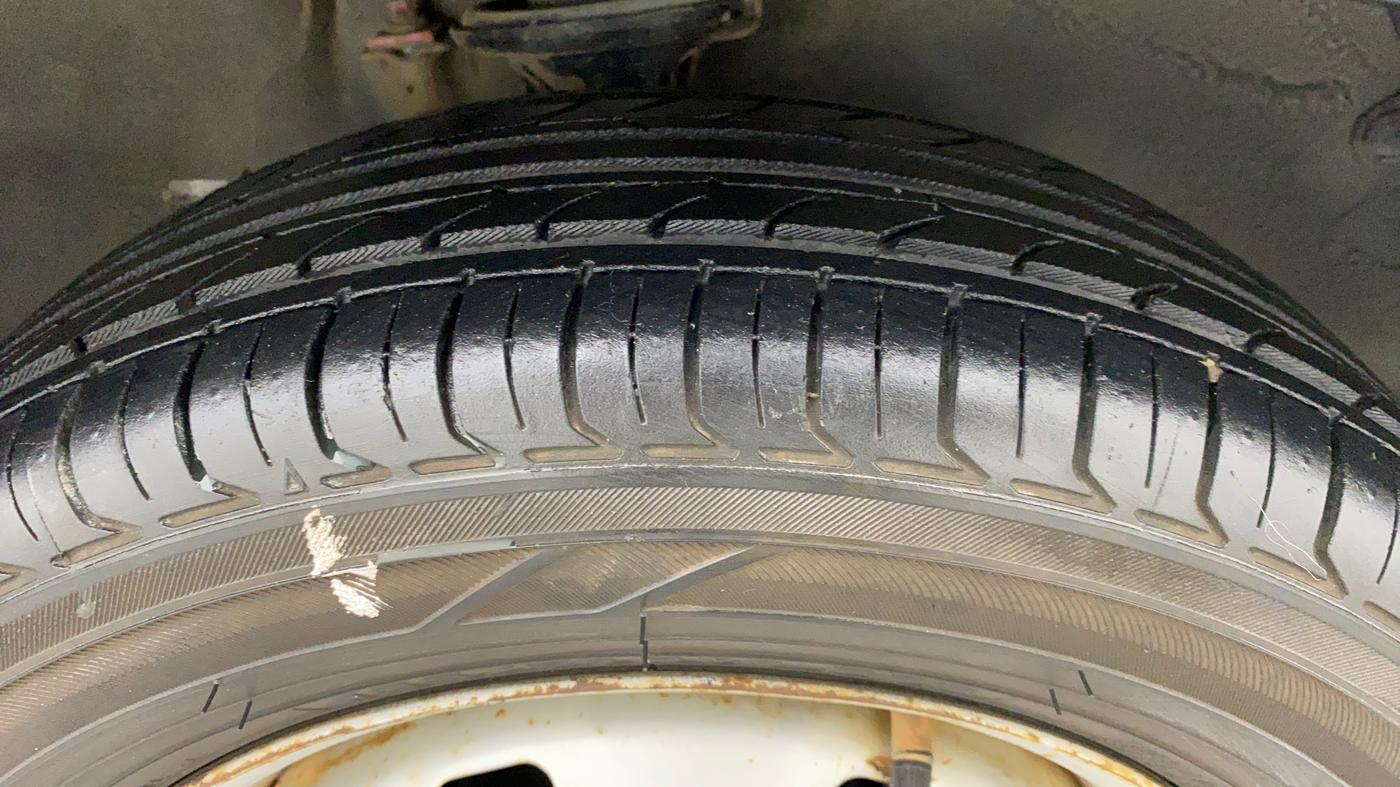 2013 Maruti Zen Estilo LXI, Petrol, Manual, 32,573 km, Right Front Tyre Tread
