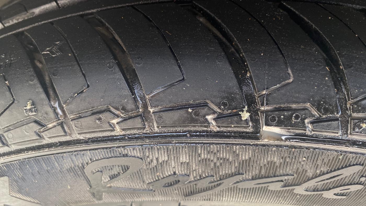 2020 Tata TIGOR XZA PLUS PETROL, Petrol, Automatic, 35,330 km, Left Front Tyre Tread