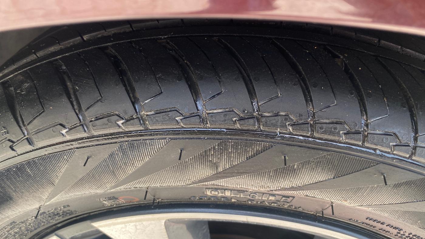 2020 Tata TIGOR XZA PLUS PETROL, Petrol, Automatic, 35,330 km, Right Front Tyre Tread