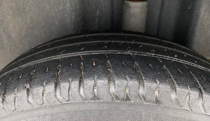 2016 Volkswagen Vento HIGHLINE 1.5 AT, Diesel, Automatic, 96,216 km, Left Rear Tyre Tread