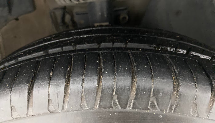 2016 Volkswagen Vento HIGHLINE 1.5 AT, Diesel, Automatic, 96,216 km, Right Front Tyre Tread