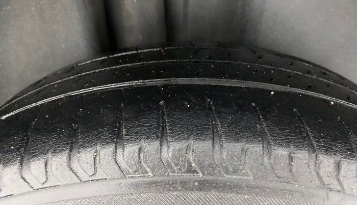 2016 Volkswagen Vento HIGHLINE 1.5 AT, Diesel, Automatic, 96,216 km, Right Rear Tyre Tread