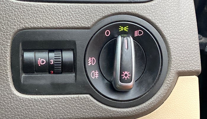 2016 Volkswagen Vento HIGHLINE 1.5 AT, Diesel, Automatic, 96,216 km, Dashboard - Headlight height adjustment not working