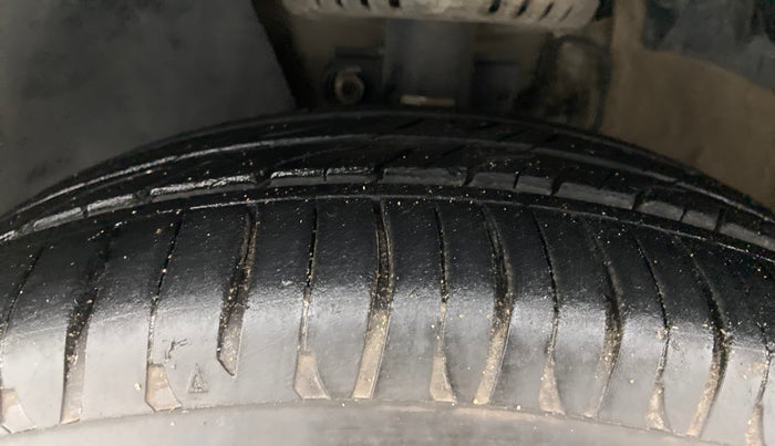 2016 Volkswagen Vento HIGHLINE 1.5 AT, Diesel, Automatic, 96,216 km, Left Front Tyre Tread