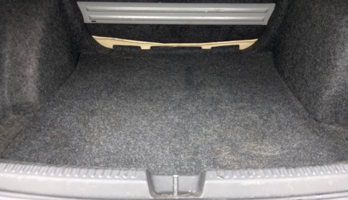 2016 Volkswagen Vento HIGHLINE 1.5 AT, Diesel, Automatic, 96,216 km, Boot Inside