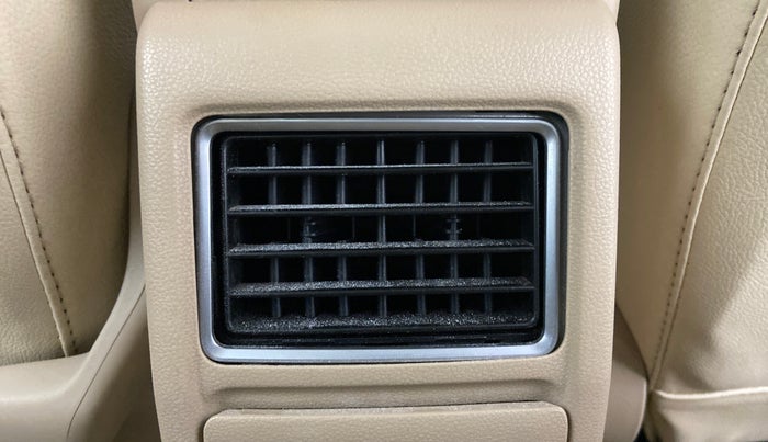 2016 Volkswagen Vento HIGHLINE 1.5 AT, Diesel, Automatic, 96,216 km, AC Unit - Rear vent has minor damage