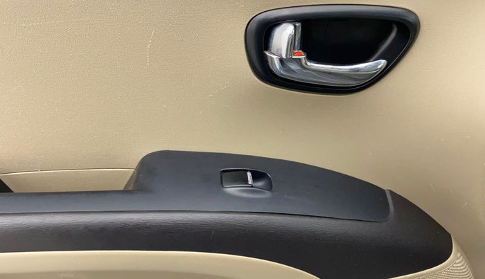 2011 Hyundai i10 SPORTZ 1.2, Petrol, Manual, 66,471 km, Left front window switch / handle - Switch/handle not functional