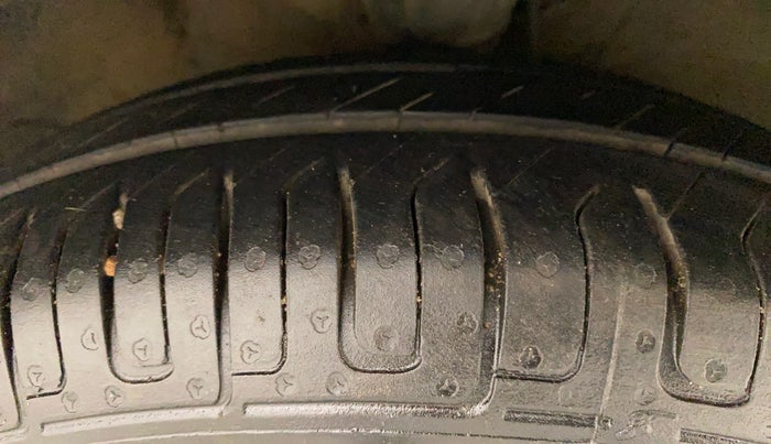 2011 Hyundai i10 SPORTZ 1.2, Petrol, Manual, 66,471 km, Right Front Tyre Tread