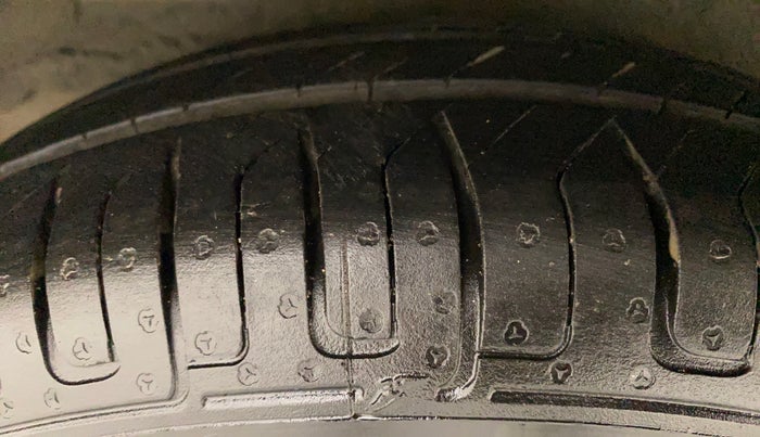 2011 Hyundai i10 SPORTZ 1.2, Petrol, Manual, 66,471 km, Right Rear Tyre Tread