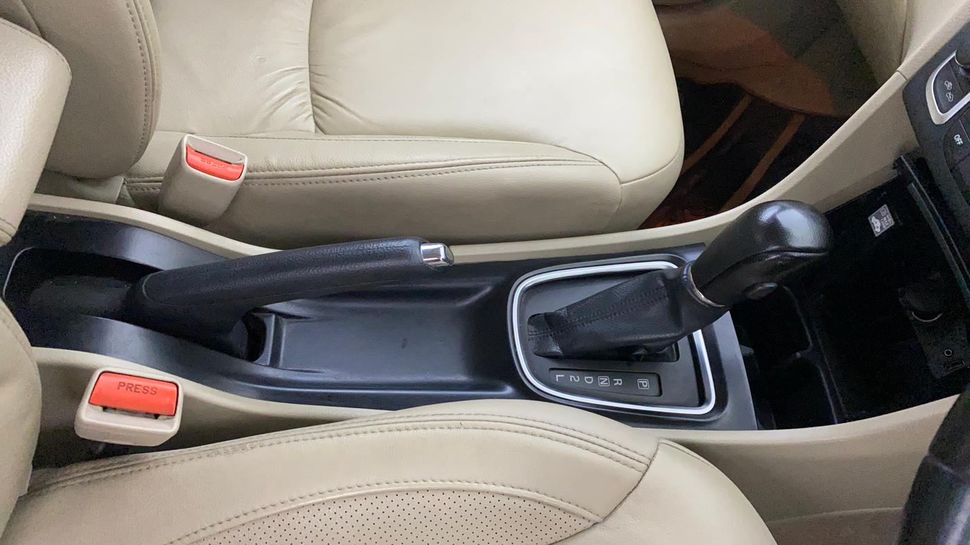 2023 Maruti Ciaz ALPHA  AT 1.5 SHVS PETROL, Petrol, Automatic, 53,557 km, Gear Lever