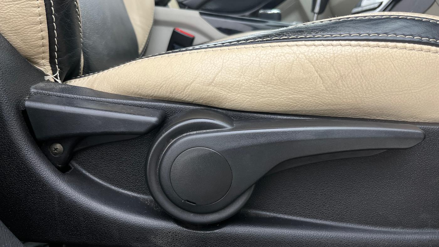 2021 Tata NEXON XZA PLUS DIESEL, Diesel, Automatic, 75,535 km, Driver Side Adjustment Panel