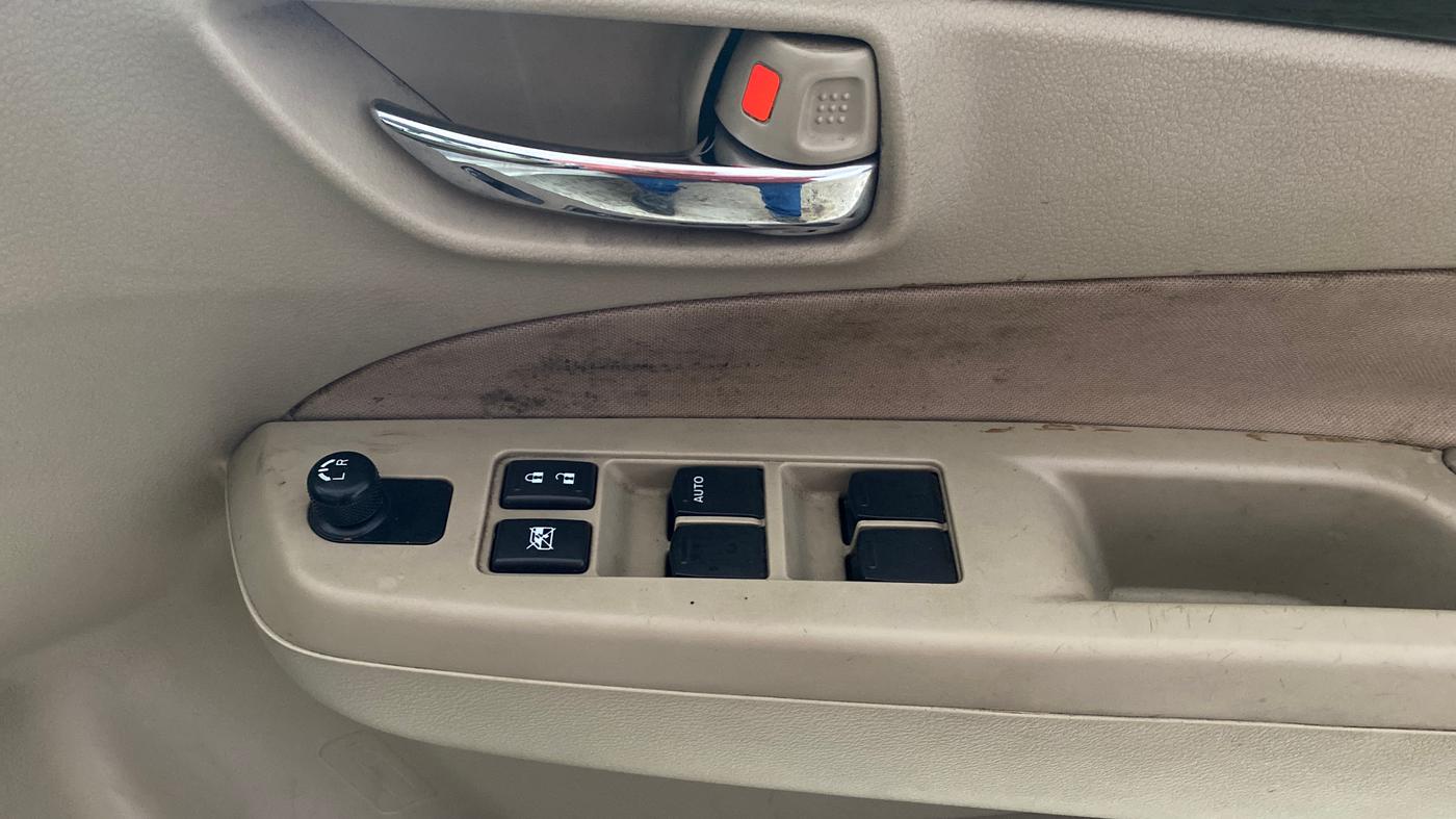 2017 Maruti Ciaz DELTA 1.4 MT PETROL, Petrol, Manual, 35,234 km, Driver Side Door Panels Control