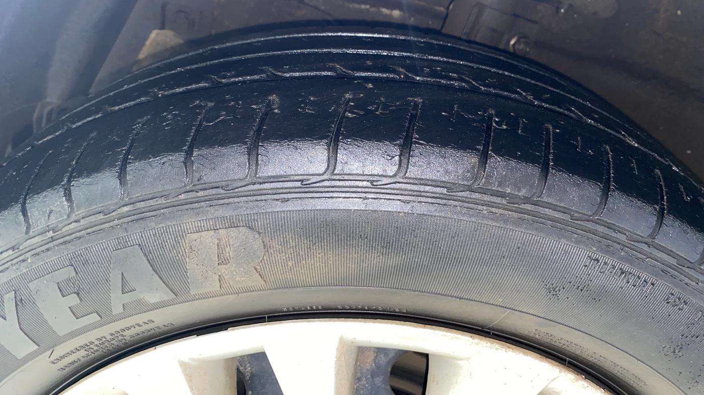 2017 Maruti Ciaz DELTA 1.4 MT PETROL, Petrol, Manual, 35,234 km, Left Front Tyre Tread