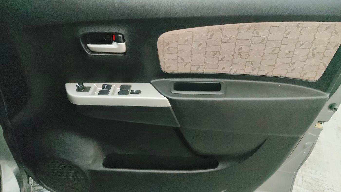 2016 Maruti Wagon R 1.0 VXI, Petrol, Manual, 24,203 km, Driver Side Door Panels Control
