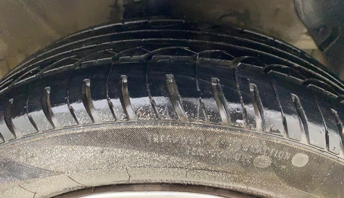 2018 Hyundai Xcent S 1.2, CNG, Manual, 1,46,499 km, Right Front Tyre Tread