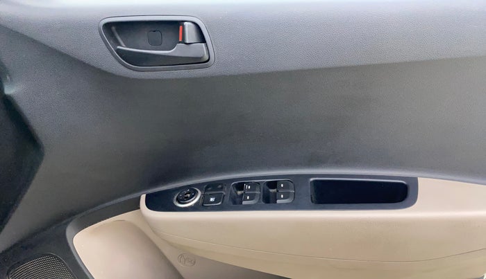 2018 Hyundai Xcent S 1.2, CNG, Manual, 1,46,499 km, Driver Side Door Panels Control