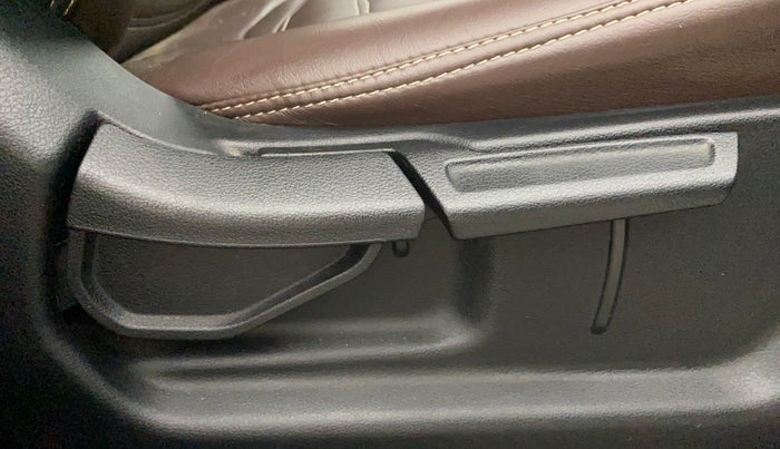 2022 Hyundai VENUE SX 1.5 CRDI, Diesel, Manual, 39,418 km, Driver Side Adjustment Panel