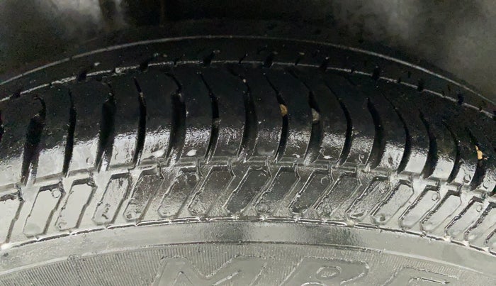 2011 Maruti Swift VXI, Petrol, Manual, 94,660 km, Right Rear Tyre Tread