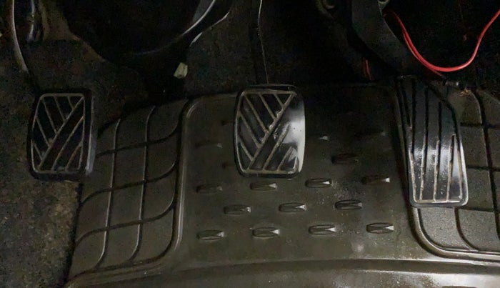 2011 Maruti Swift VXI, Petrol, Manual, 94,660 km, Pedals