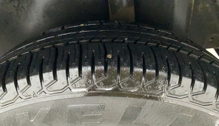 2011 Maruti Swift VXI, Petrol, Manual, 94,660 km, Left Rear Tyre Tread