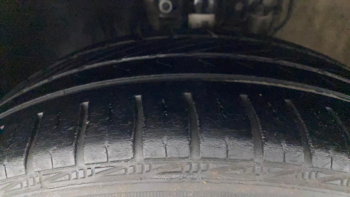 2021 Volkswagen Polo COMFORTLINE 1.0L MPI, Petrol, Manual, 49,069 km, Left Front Tyre Tread