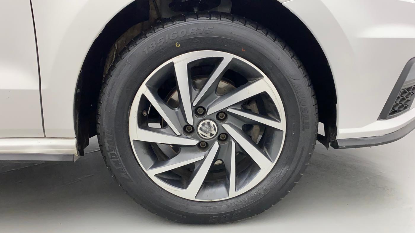 2021 Volkswagen Polo COMFORTLINE 1.0L MPI, Petrol, Manual, 49,069 km, Right Front Wheel