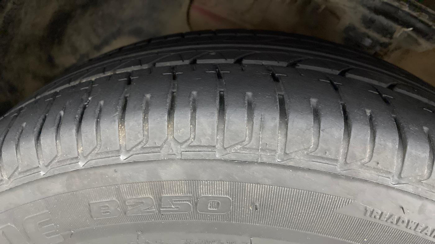 2018 Hyundai Elite i20 ASTA 1.2  CVT, Petrol, Automatic, 83,645 km, Left Front Tyre Tread