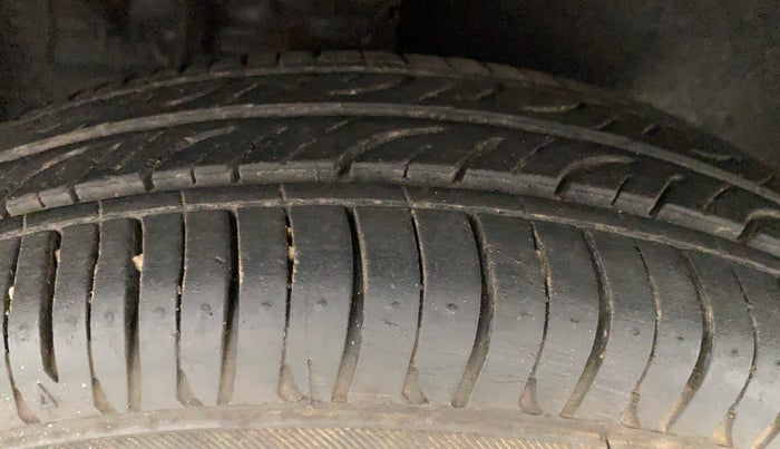2013 Maruti Alto 800 VXI, Petrol, Manual, 90,217 km, Right Front Tyre Tread