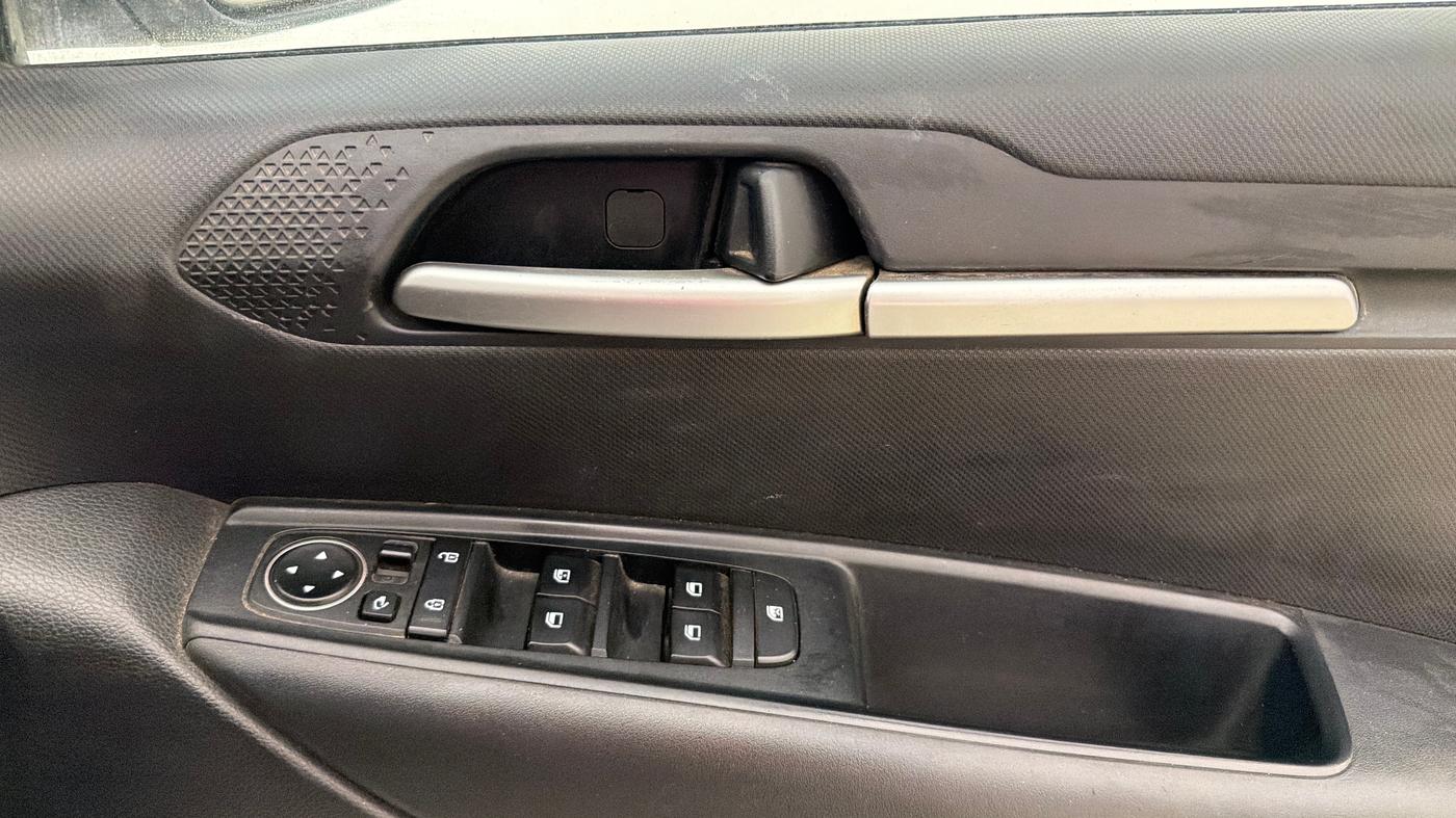 2023 KIA SONET HTK PLUS 1.0 IMT, Petrol, Manual, 44,593 km, Driver Side Door Panels Control