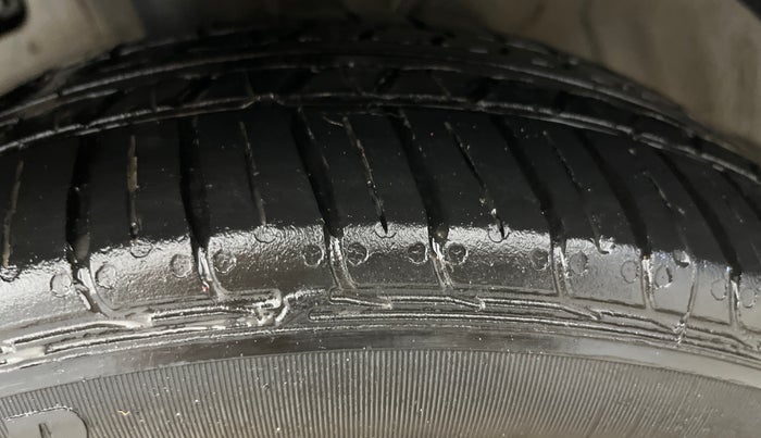 2021 Hyundai AURA SX 1.2, Petrol, Manual, 21,860 km, Left Front Tyre Tread