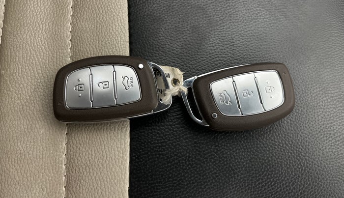 2021 Hyundai AURA SX 1.2, Petrol, Manual, 21,860 km, Key Close Up