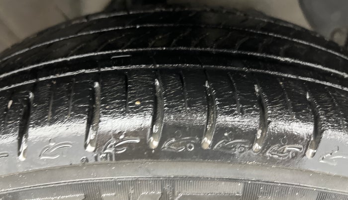 2021 Hyundai AURA SX 1.2, Petrol, Manual, 21,860 km, Right Front Tyre Tread