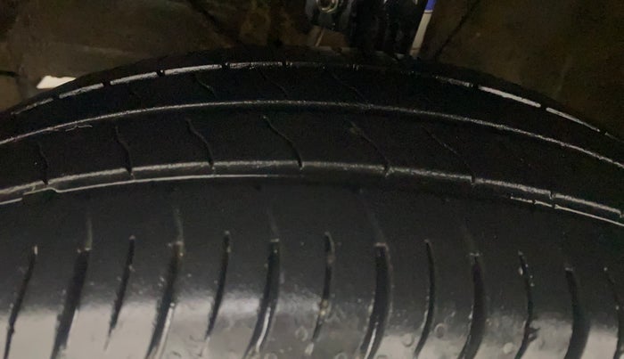 2017 Maruti Baleno DELTA PETROL 1.2, Petrol, Manual, 72,598 km, Left Front Tyre Tread