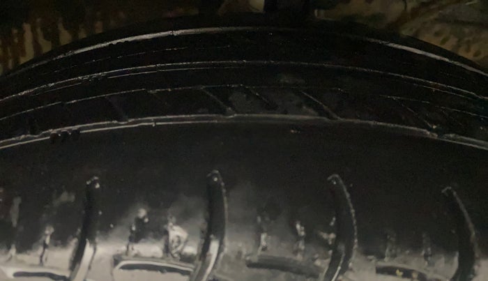 2017 Maruti Baleno DELTA PETROL 1.2, Petrol, Manual, 72,598 km, Right Front Tyre Tread